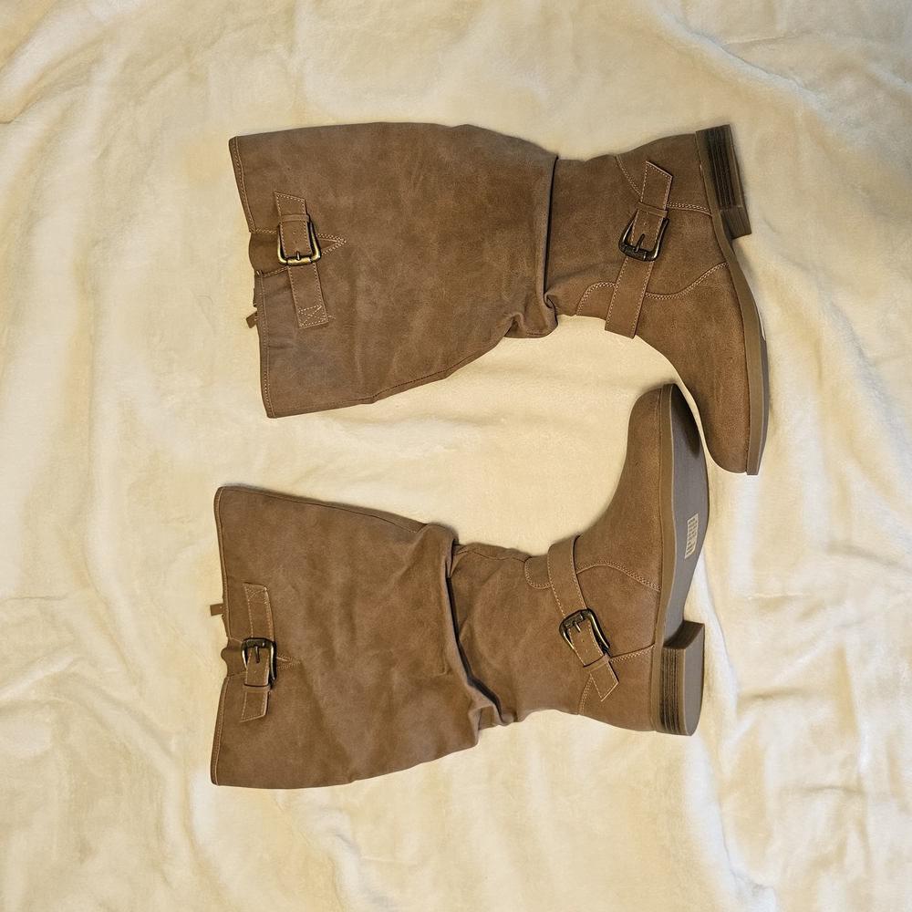 **NWOT**  Torrid Exwdcalf Size 8.5 (Calf Measures 19.9")